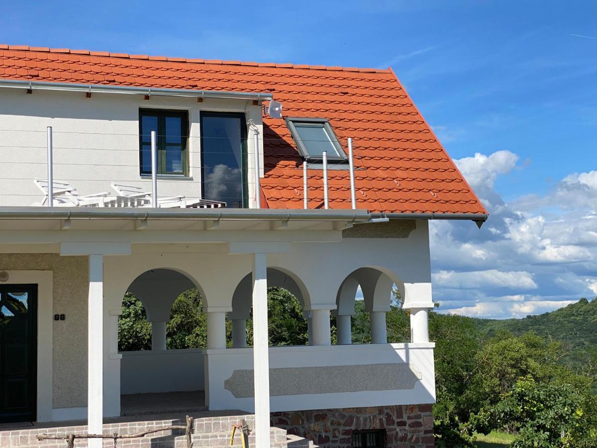 Gyulakeszi Chateau Segesdi Borapartman מראה חיצוני תמונה